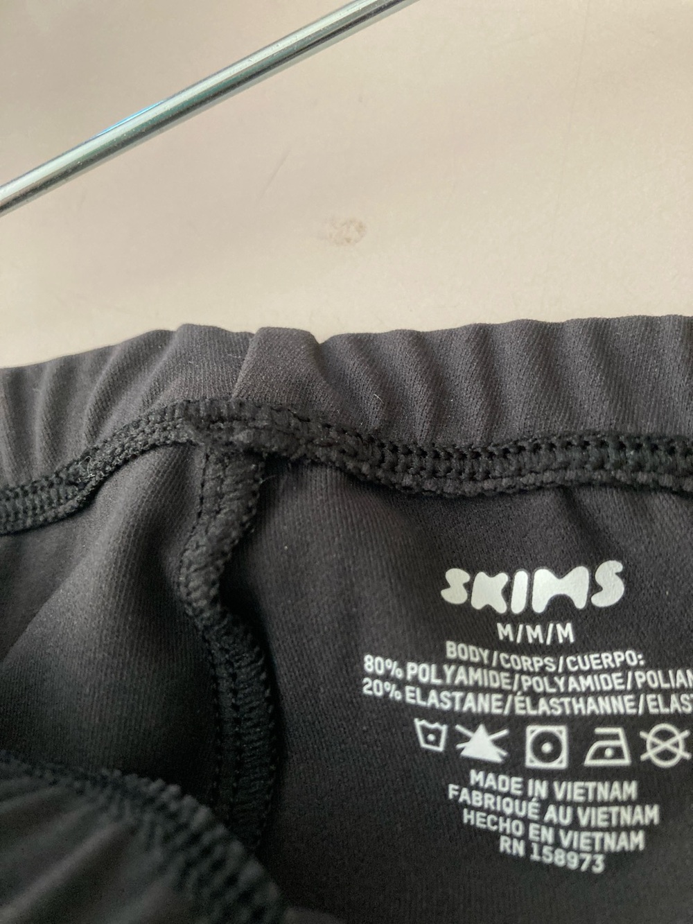 SKIMS Black Stretch Leggings - Picture 2 of 4